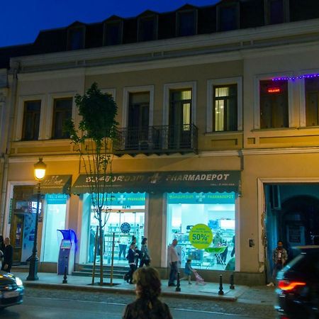Home@97 On Aghmashenebeli Avenue تبليسي المظهر الخارجي الصورة