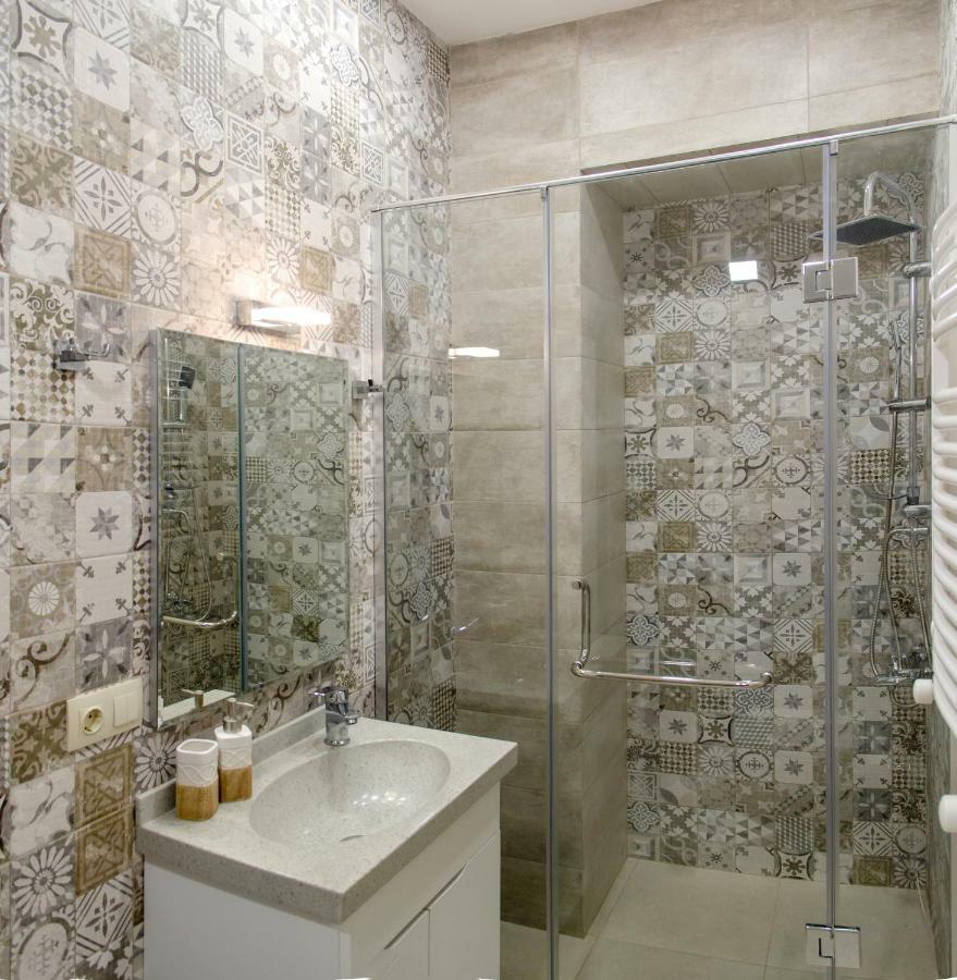 Home@97 On Aghmashenebeli Avenue تبليسي المظهر الخارجي الصورة