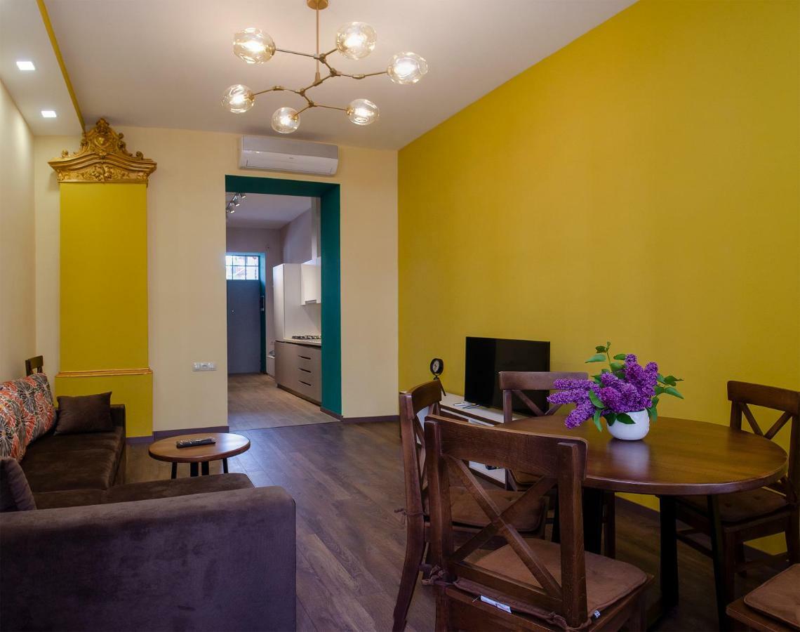 Home@97 On Aghmashenebeli Avenue تبليسي المظهر الخارجي الصورة