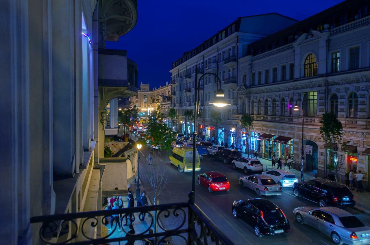 Home@97 On Aghmashenebeli Avenue تبليسي المظهر الخارجي الصورة