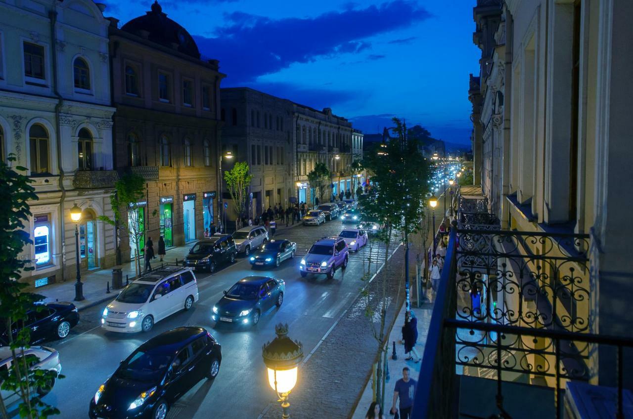 Home@97 On Aghmashenebeli Avenue تبليسي المظهر الخارجي الصورة