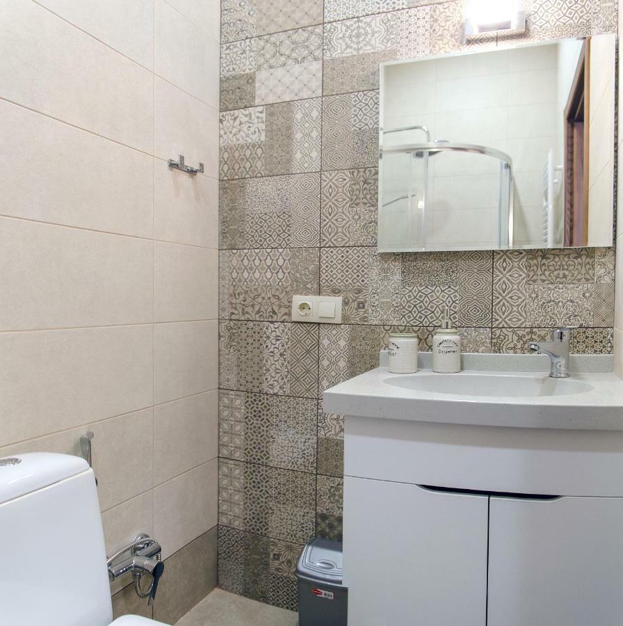 Home@97 On Aghmashenebeli Avenue تبليسي المظهر الخارجي الصورة